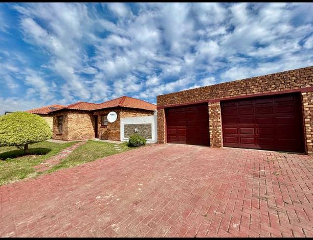 3 BEDROOM HOUSE FOR SALE IN KARENPARK